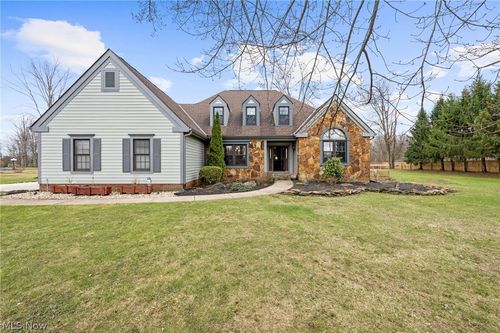 11275 Woodie Glen Dr, Chardon, OH, 44024-9671 | Card Image