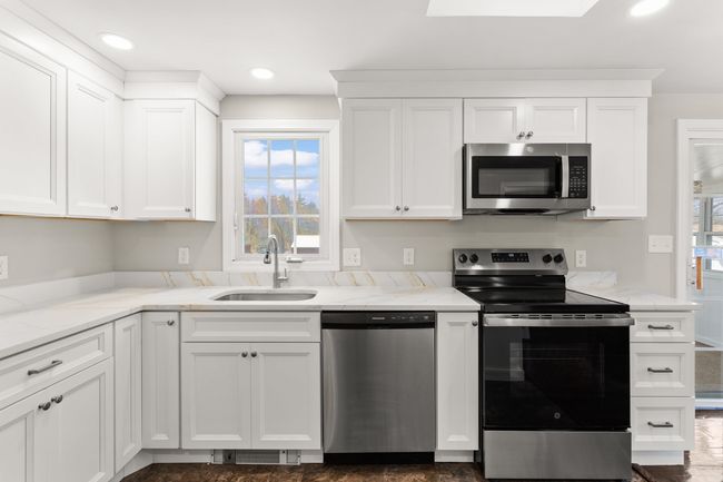765 S Mammoth Rd, House other with 3 bedrooms, 2 bathrooms and null parking in Manchester NH | Image 25
