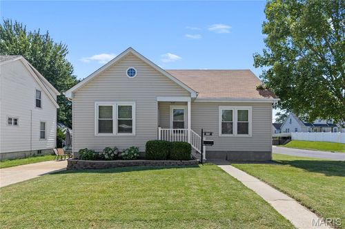 308 W W 8th Street Street, Washington, MO, 63090 | Card Image