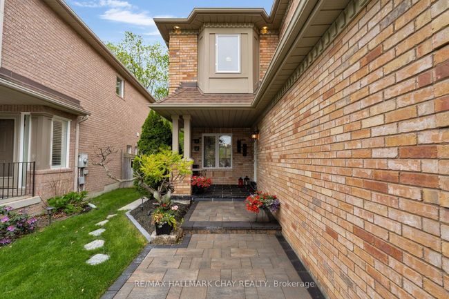 383 Hewitt Cir, House other with 3 bedrooms, 3 bathrooms and 4 parking in Newmarket ON | Image 5