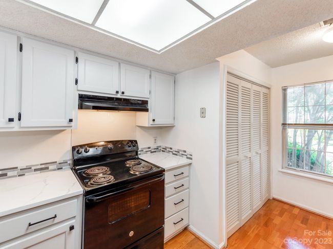 2946 Iron Gate Lane, Condo with 2 bedrooms, 2 bathrooms and null parking in Charlotte NC | Image 5