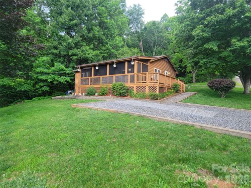 131 Dahlia Ln, Waynesville, NC, 28785-5951 | Card Image
