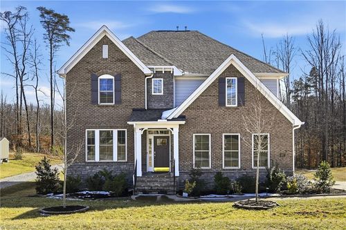 8867 Bakersfield Dr, Kernersville, NC, 27284-6730 | Card Image