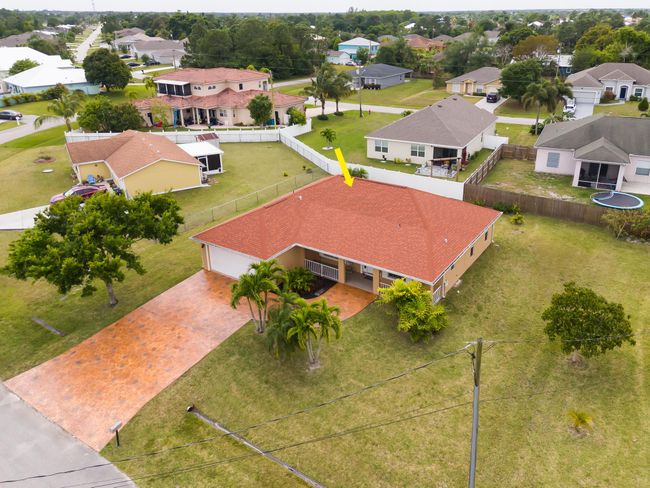 364 Sw Aero Cir, House other with 3 bedrooms, 2 bathrooms and null parking in Port St. Lucie FL | Image 7