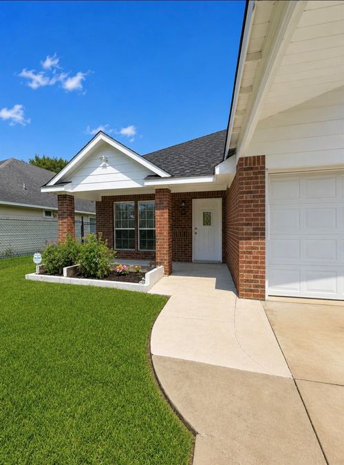 9422 Ledge St, Houston, TX, 77075-1722 | Card Image