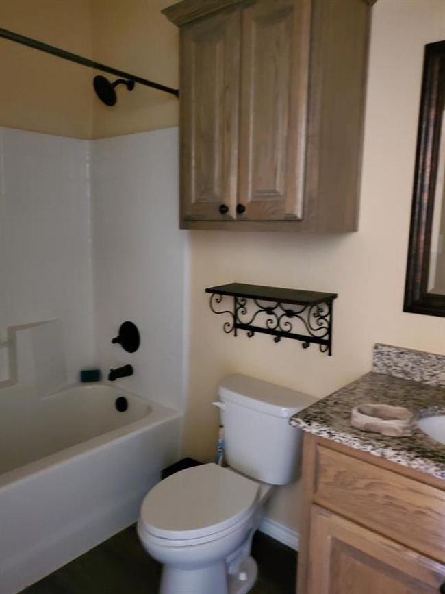 Full bathroom upstairs | Image 19