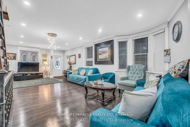 212 Symington Ave, House other with 5 bedrooms, 3 bathrooms and 1 parking in Toronto ON | Image 11
