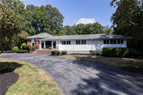 105 Gilbert Stuart Dr, East Greenwich, RI, 02818-2011 | Card Image