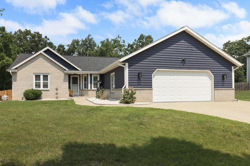 7742 W Lake Pointe Dr, Franklin, WI, 53132-8529 | Card Image