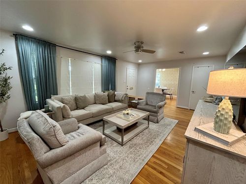 9914 Larston St, Houston, TX, 77055-6122 | Card Image