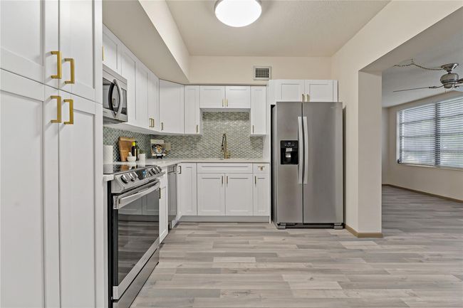 APT-27 - 2071 Australia Way W, Condo with 2 bedrooms, 2 bathrooms and null parking in CLEARWATER FL | Image 9