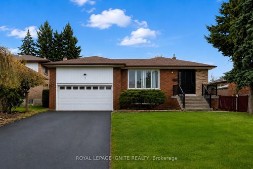 7 Briarbluff Ave, Scarborough, ON, M1E3H2 | Card Image