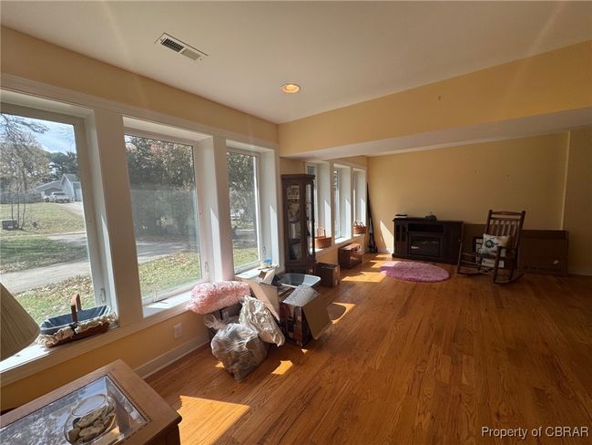First level living area | Image 8
