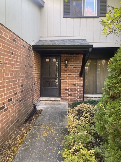 1026 Briarcliffe Blvd, Wheaton, IL, 60189-7644 | Card Image