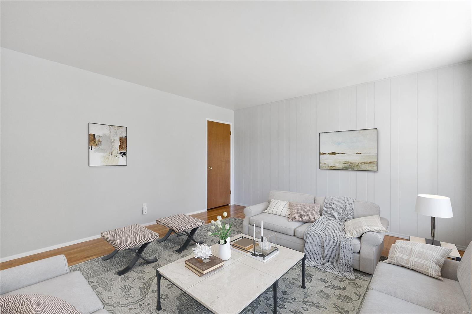 LA Cuesta Dr, Florissant, MO 63031