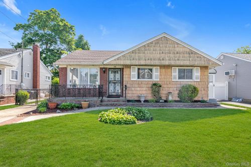 106 Green Ave, Hempstead, NY, 11550-6618 | Card Image