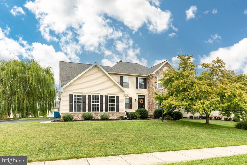 Rosebrook Dr, York, PA 17402