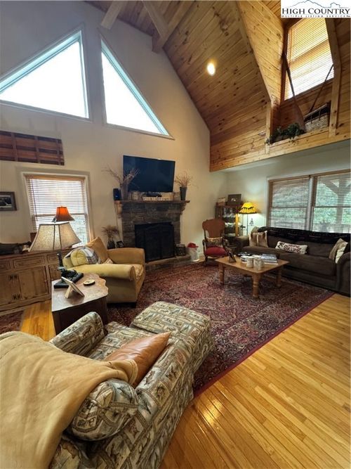 128 Hillcrest Rd, Newland, NC, 28657-8301 | Card Image