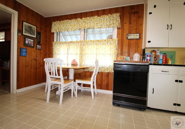 400 Main St, House other with 3 bedrooms, 1 bathrooms and null parking in Hooks TX | Image 7