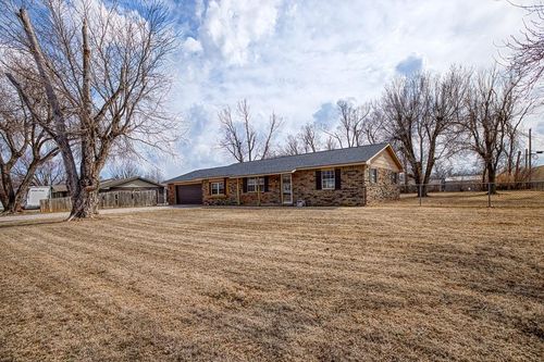 210 Maple St, Hennessey, OK, 73742-9489 | Card Image