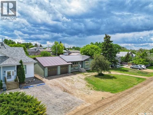 1037 Oxford St E, Moose Jaw, SK, S6H7L4 | Card Image