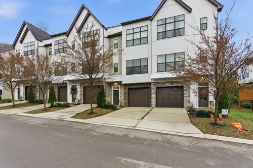 223 Stonecrest Cir, Nashville, TN, 37209-5272 | Card Image