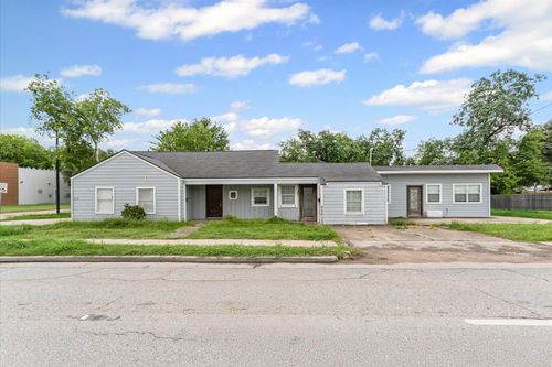 3216 Avenue I, Rosenberg, TX, 77471-3630 | Card Image