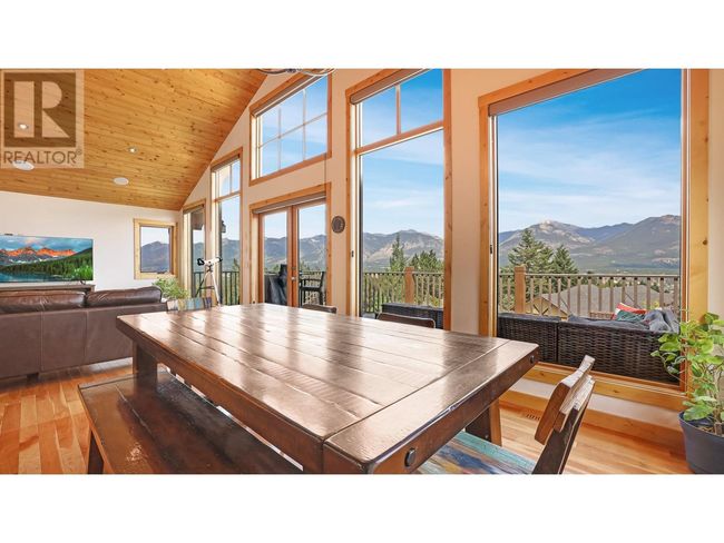 1910 Pineridge Dr, House other with 5 bedrooms, 3 bathrooms and 23 parking in Invermere BC | Image 12