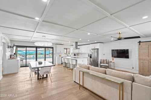 8214 E Northland Dr, Scottsdale, AZ, 85251-1743 | Card Image