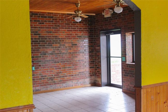 400 S Main St, House other with 2 bedrooms, 3 bathrooms and null parking in Jasper TX | Image 4