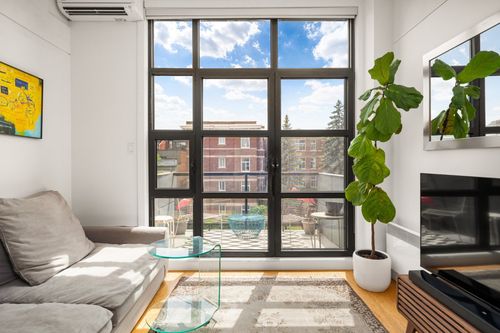 204-5325 Av Du Parc, Montréal, QC, H2V4G9 | Card Image