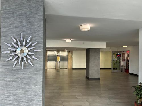 apt-5r-7501 E Treasure Dr, North Bay Village, FL, 33141-4398 | Card Image