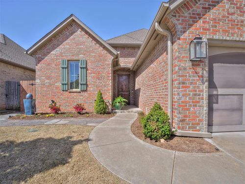 10309 Chianti Circle, The Village, OK, 73120 | Card Image