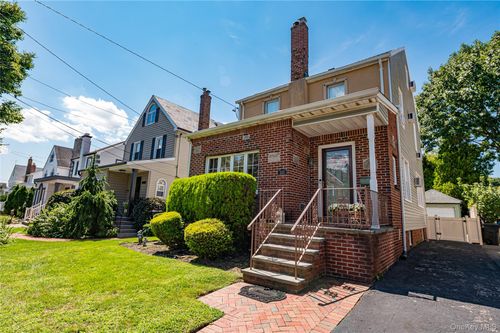 533 Marcellus Rd, Williston Park, NY, 11596-2117 | Card Image