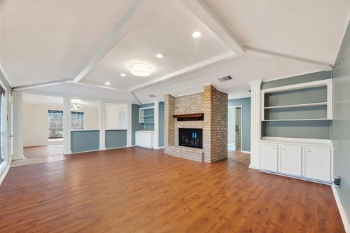 1002 Parkstead Dr, Seabrook, TX, 77586-4122 | Card Image