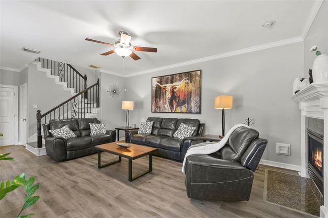 1110 Enclave Sq W, Townhouse with 3 bedrooms, 3 bathrooms and 2 parking in Houston TX | Image 9
