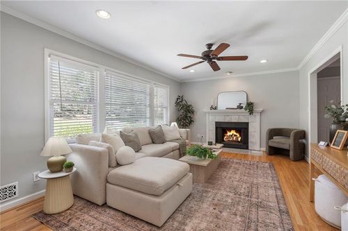 2353 Cortez Way Ne, Brookhaven, GA, 30319-3913 | Card Image