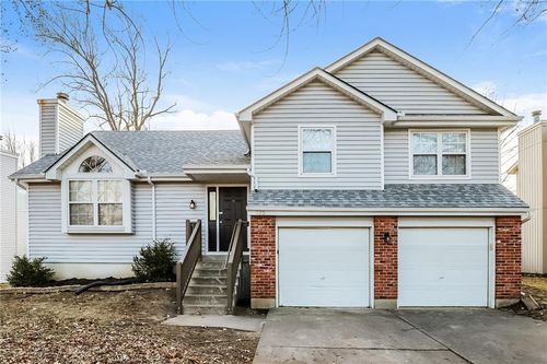 820 Nw Rosaceae Dr, Blue Springs, MO, 64015-6947 | Card Image