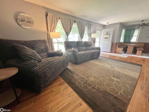808 E 14th St S, Newton, IA, 50208-5014 | Card Image