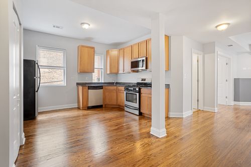 apt-2-2015 W Jarvis Ave, Chicago, IL, 60645-2340 | Card Image