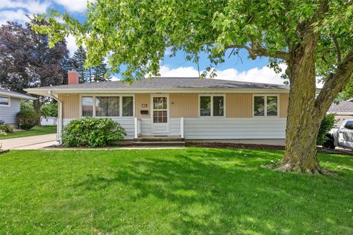 1805 Country Club Drive, Marion, IA, 52302 | Card Image