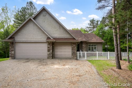 15105 Eagle Ridge Rd, Eagle, MI, 48822-9687 | Card Image