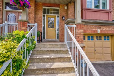 6605 Jazzy Mews, Home with 3 bedrooms, 3 bathrooms and 5 parking in Mississauga ON | Image 3