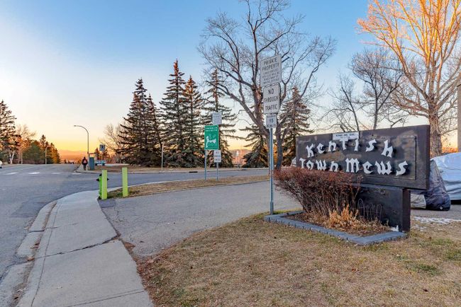 604 - 4740 46 Avenue Sw, Home with 3 bedrooms, 1 bathrooms and 2 parking in Calgary AB | Image 6
