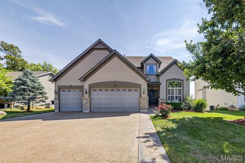 1304 Forest Way, Wentzville, MO, 63385-2636 | Card Image