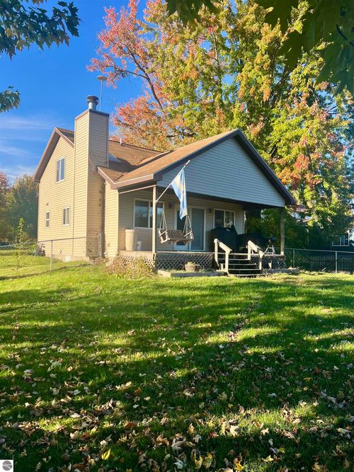 10653 Maple Dr, Riverdale, MI, 48877-8753 | Card Image