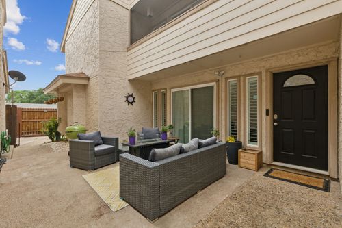 4 Oakbrook Dr, Lewisville, TX, 75057-2122 | Card Image