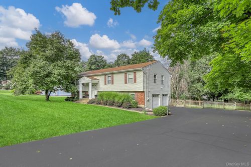 17 Cragmere Rd, Suffern, NY, 10901-7515 | Card Image