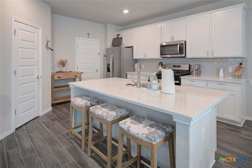 152 Honey Oak Ln, New Braunfels, TX, 78130-0288 | Card Image