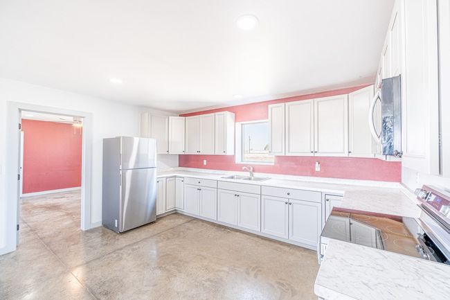 146 Private Road 307 M, House other with 2 bedrooms, 1 bathrooms and 1 parking in Seminole TX | Image 4